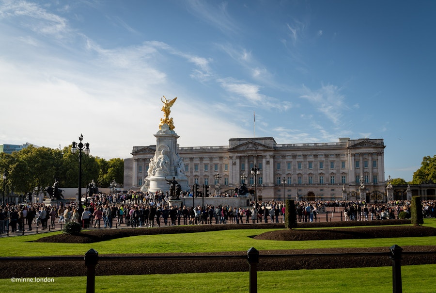 Kaikki katseet kohdistuvat Buckinghamin Palatsiin kruunajaisviikonlopun aikana