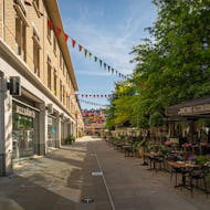 Restaurants and cafes on the Duke of York Square