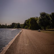 There is a path around the Serpentine lake offering great scenery