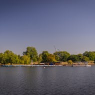 There are rowing and pedal boats available to rent on the Serpentine