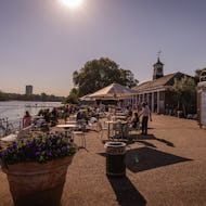 Lido Cafe offers seating with a gorgeous view right next to the Serpentine