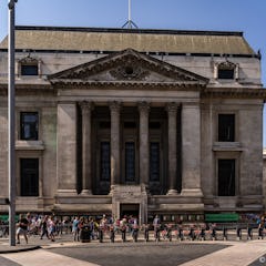 Natural History Museumin sivusisäänkäynti