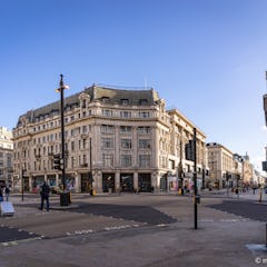 Oxford Circus, missä Oxford Street ja Regent Street risteävät