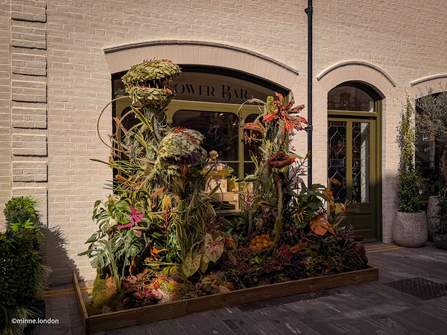 Day of the Triffids-inspiroitunut asetelma Pavilion Roadilla