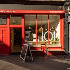 Skandi Kitchen Great Titchfield Streetillä tarjoaa skandinaavisia ruokia ja herkkuja