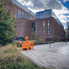 Ympäröiviä rakennuksia