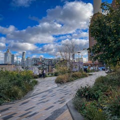 Alue voimalan ja Thamesin välissä