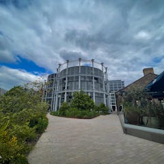 Kaasukelloon rakennettuja asuntoja