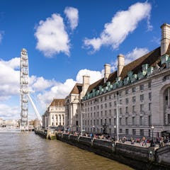 London Eye ja ympäröiviä rakennuksia
