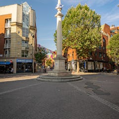 Seven Dials roundabout and the monument