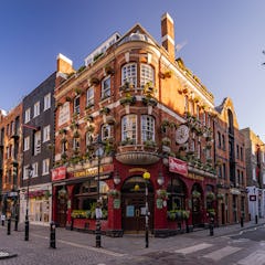 Crown & Anchor pub in Seven Dials